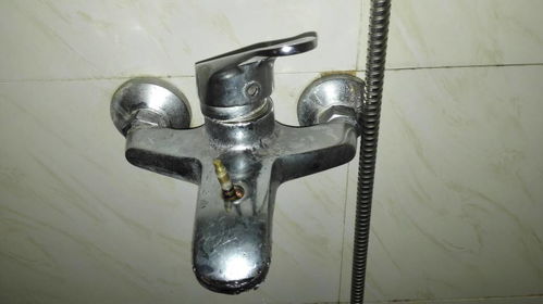 这样的水龙头怎样拆解啊 求大神指教